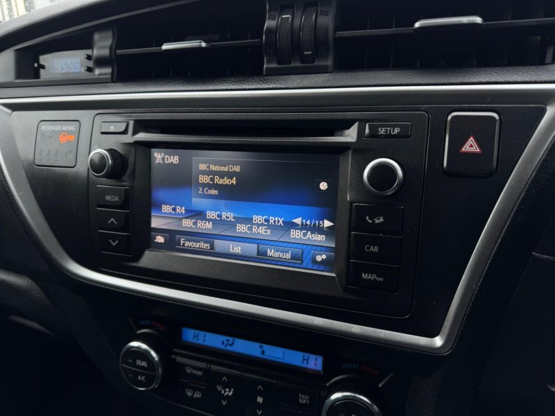 TOYOTA AURIS