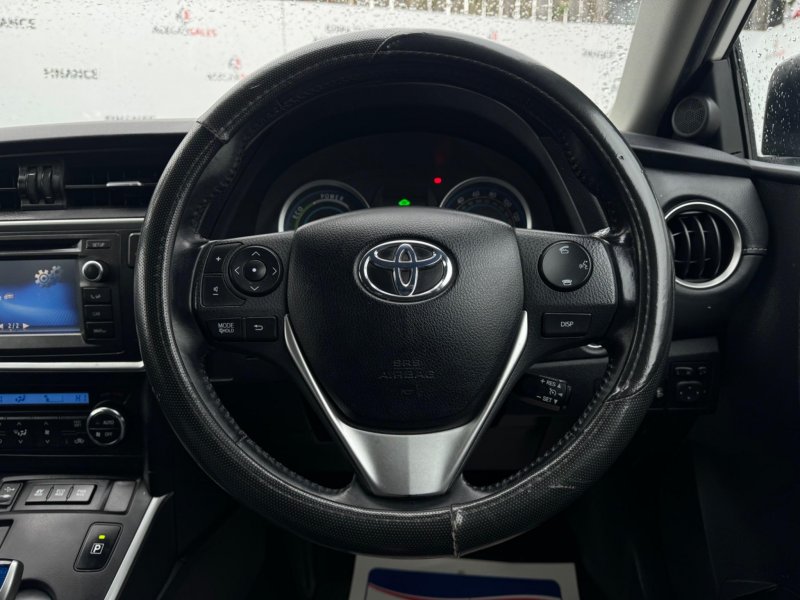 TOYOTA AURIS
