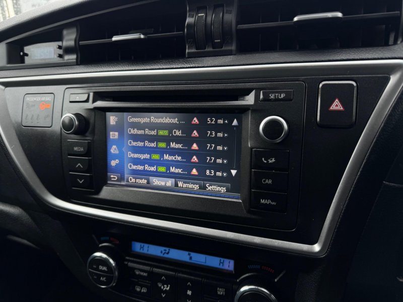TOYOTA AURIS