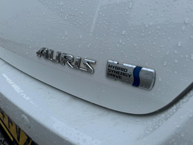 TOYOTA AURIS