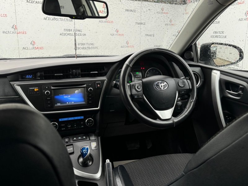 TOYOTA AURIS