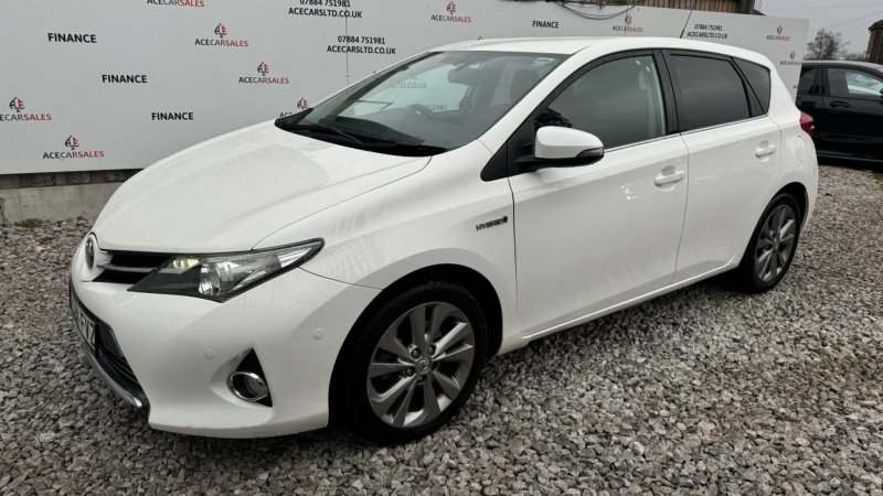 TOYOTA AURIS
