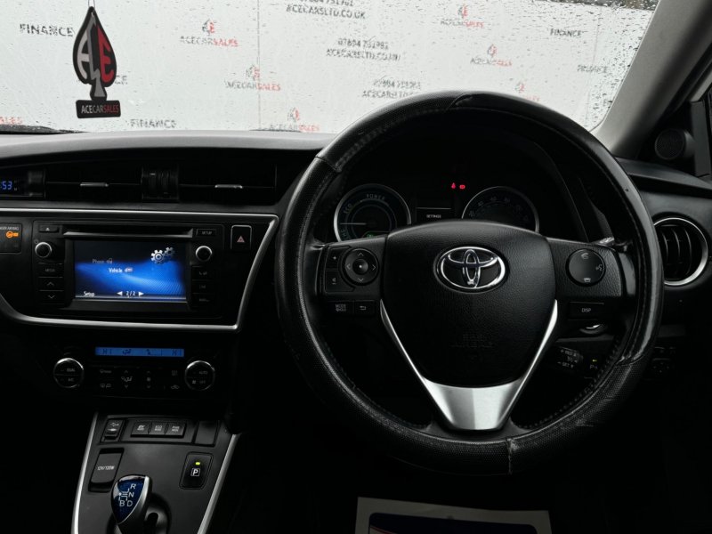 TOYOTA AURIS
