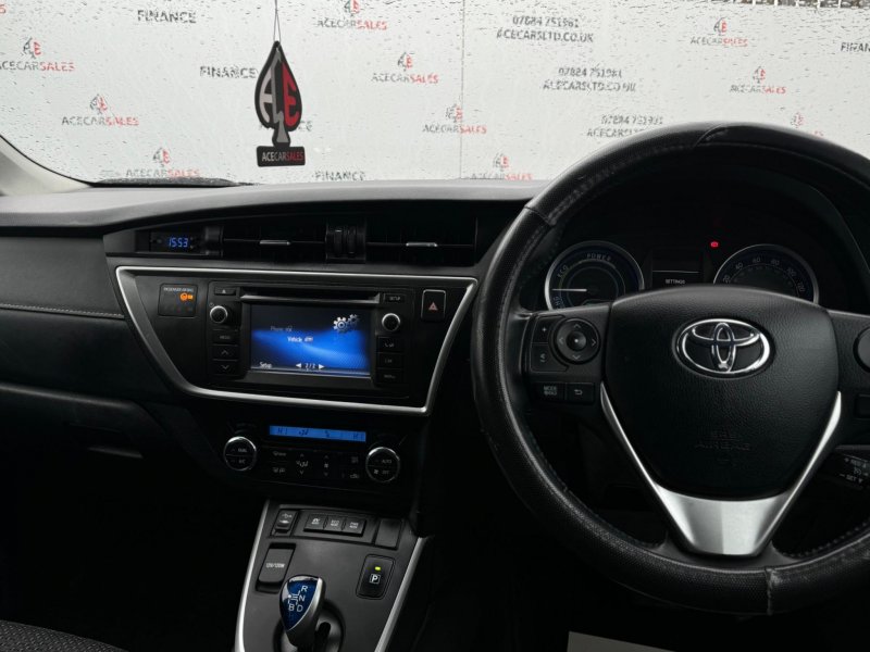 TOYOTA AURIS