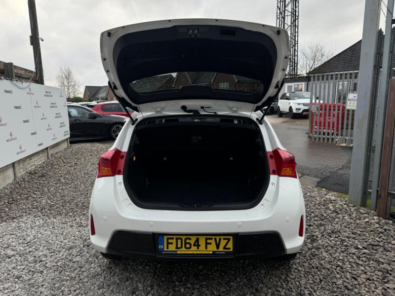TOYOTA AURIS