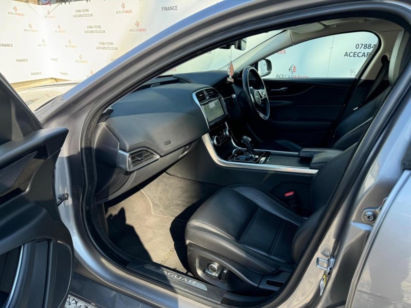 JAGUAR XE