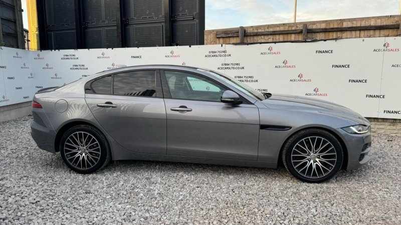 JAGUAR XE