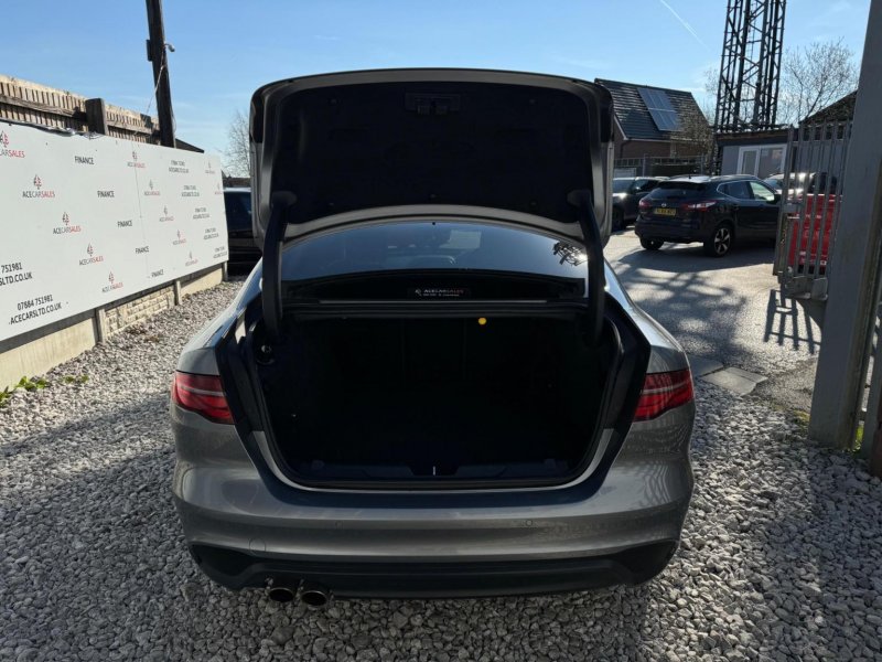 JAGUAR XE