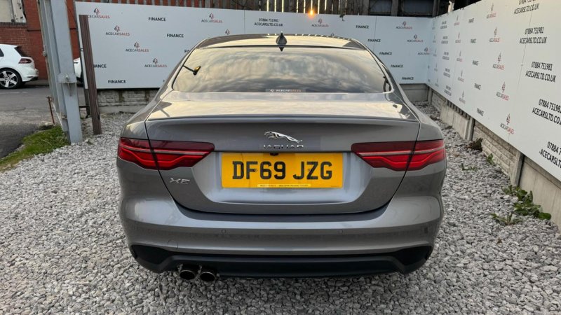 JAGUAR XE