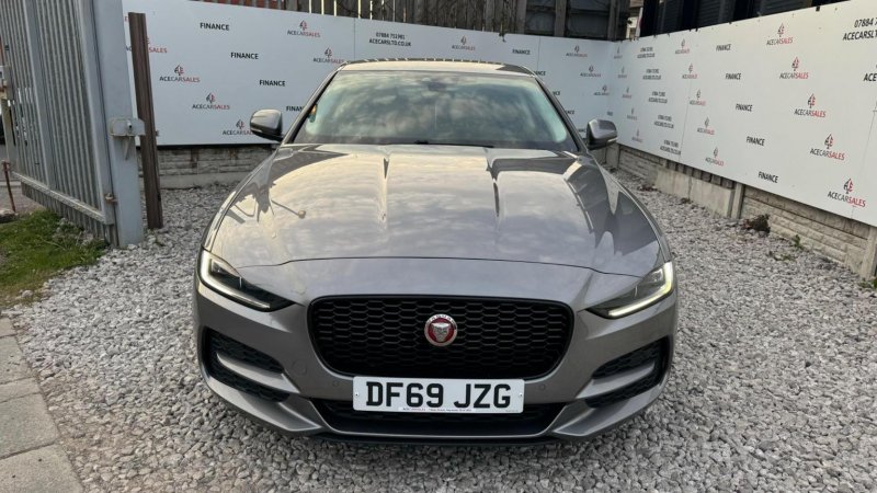 JAGUAR XE