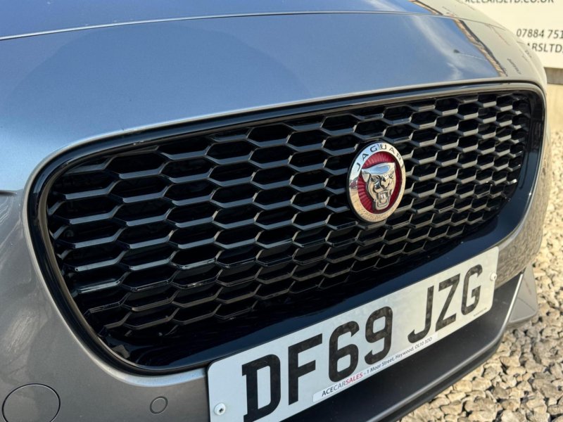 JAGUAR XE