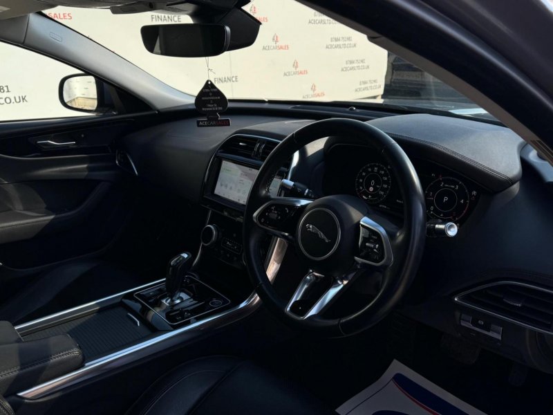 JAGUAR XE
