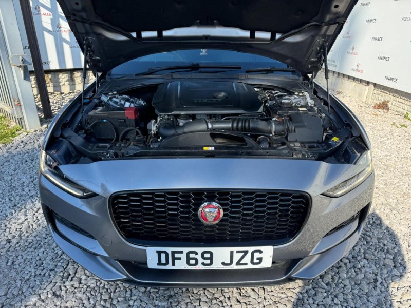 JAGUAR XE