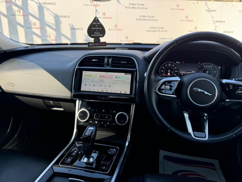 JAGUAR XE