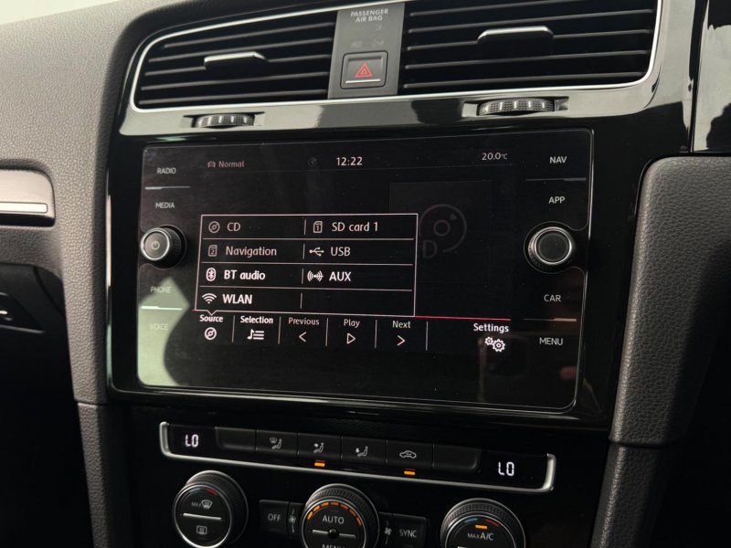 VOLKSWAGEN GOLF